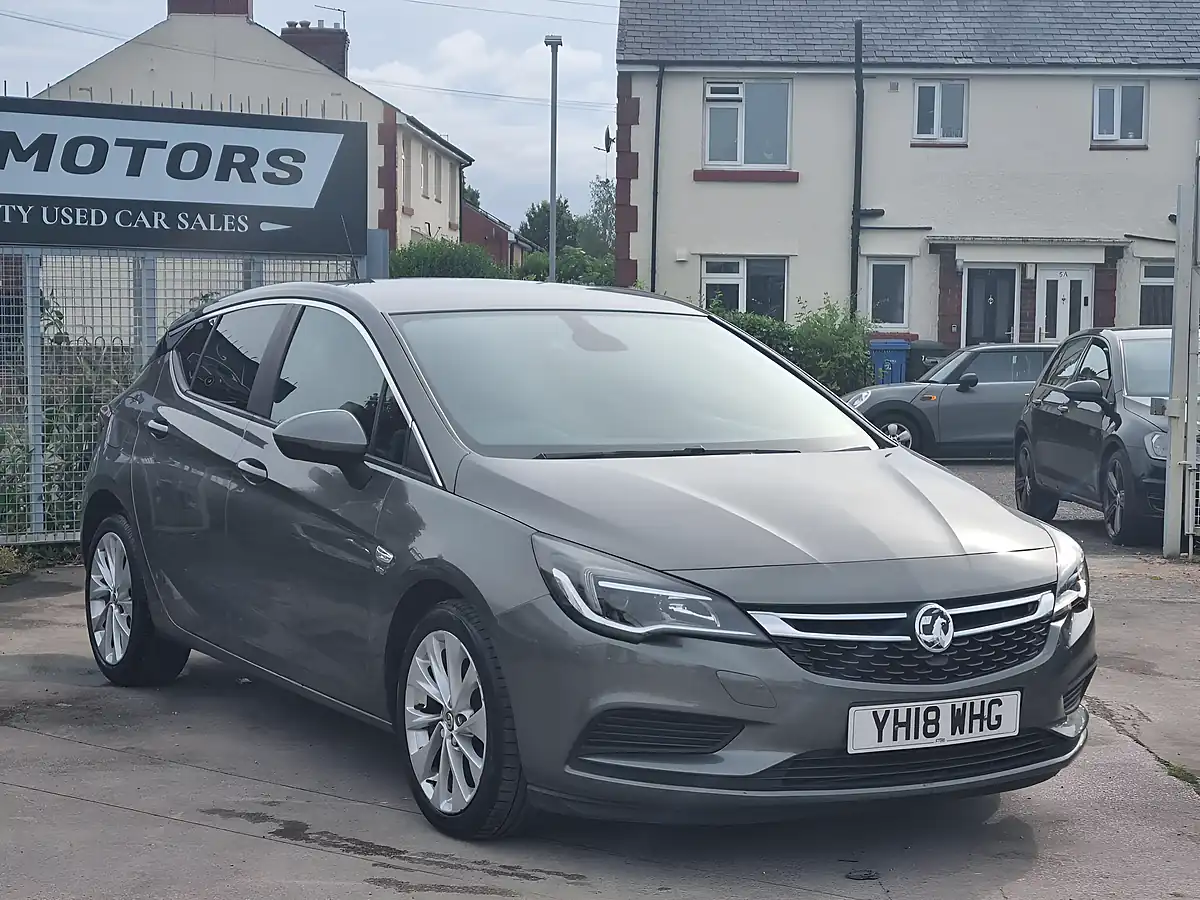 Used 2018 Vauxhall Astra Se Grey - Front View