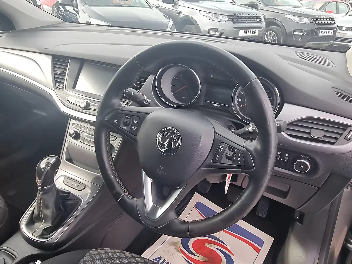 Used 2018 Vauxhall Astra Se Grey - Interior and Exterior details 4
