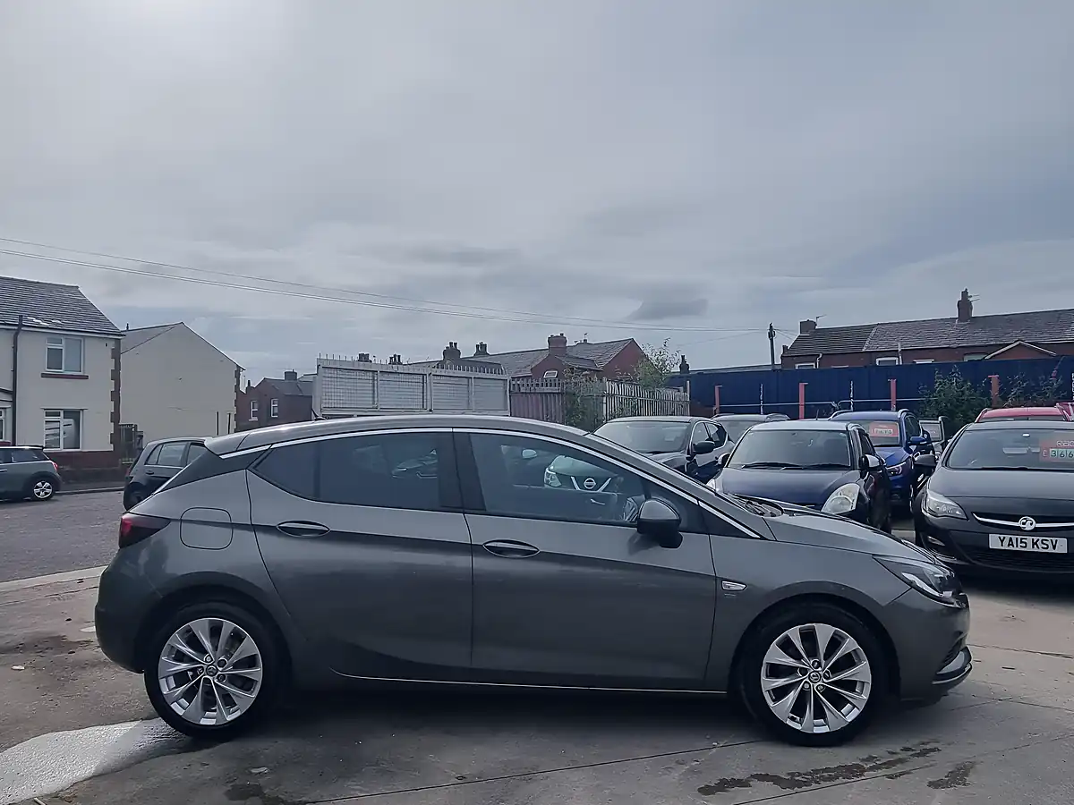 Used 2018 Vauxhall Astra Se Grey - Interior and Exterior details 8