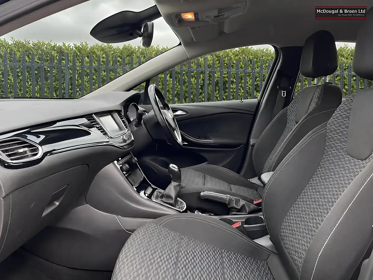 Used 2018 Vauxhall Astra Sri Black - Interior and Exterior details 14