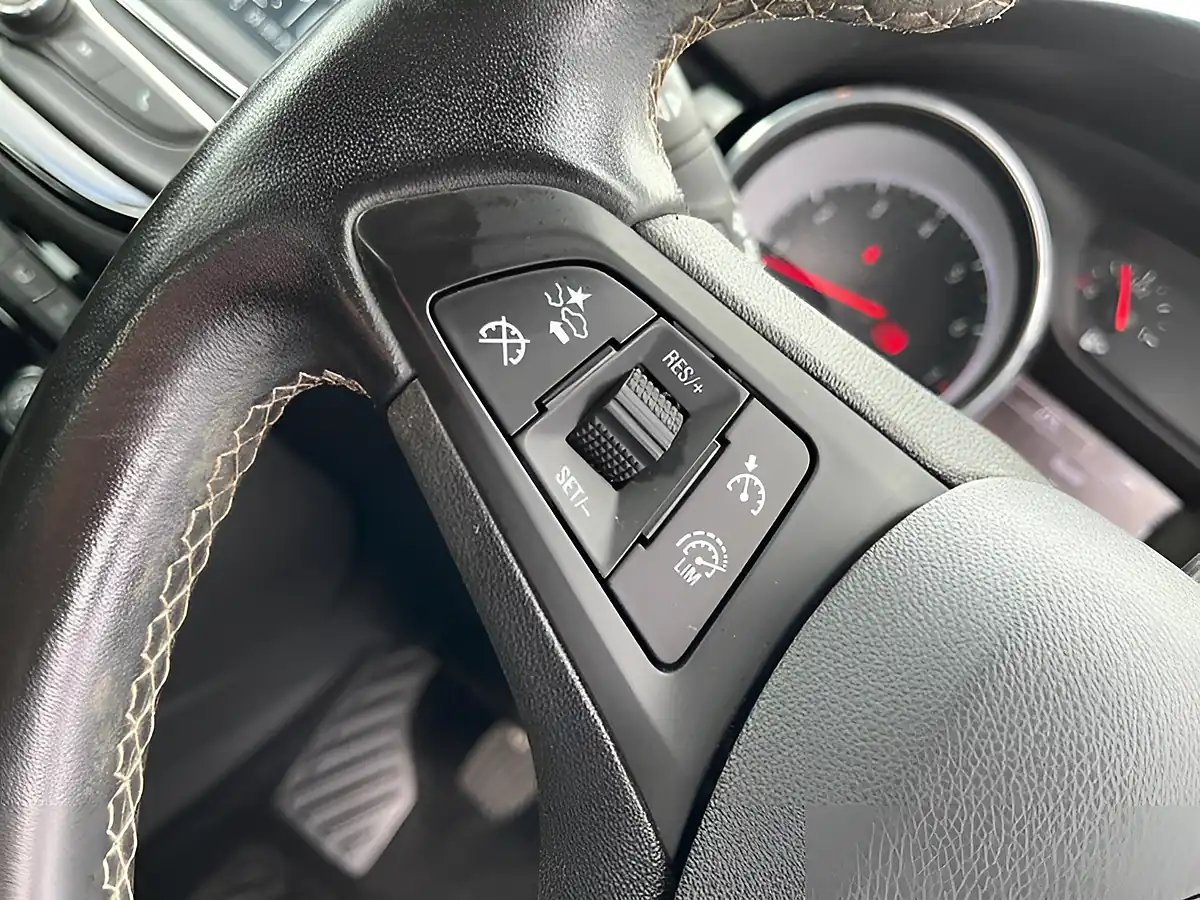 Used 2018 Vauxhall Astra Sri Black - Interior and Exterior details 16