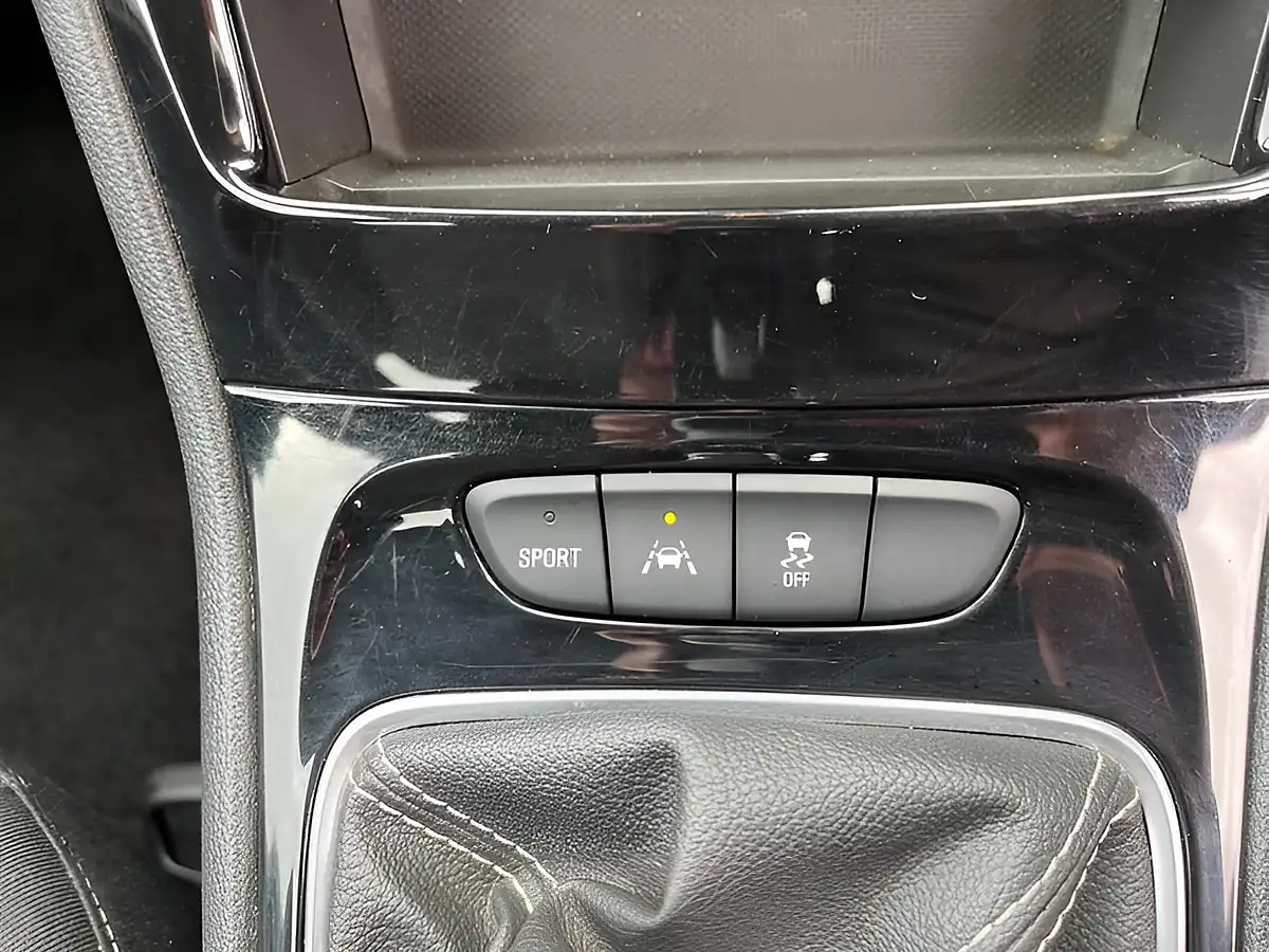 Used 2018 Vauxhall Astra Sri Black - Interior and Exterior details 17