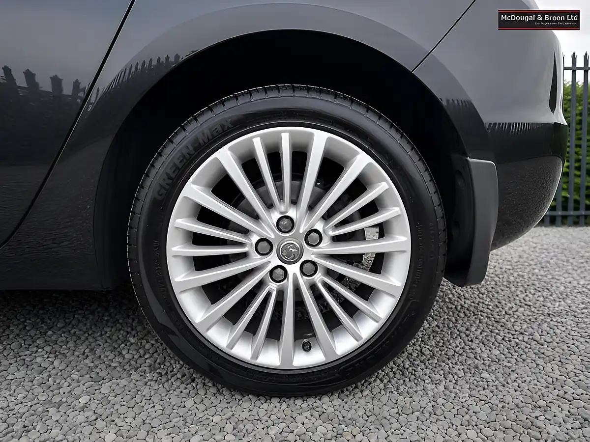 Used 2018 Vauxhall Astra Sri Black - Interior and Exterior details 9