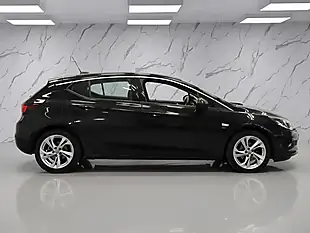 Used 2018 Vauxhall Astra Sri Black - Interior and Exterior details 7