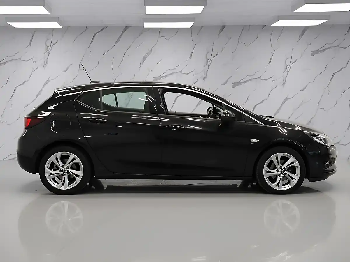 Used 2018 Vauxhall Astra Sri Black - Interior and Exterior details 7