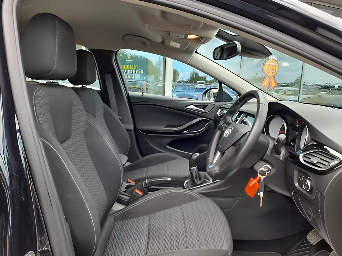 Used 2018 Vauxhall Astra Sri Blue - Interior and Exterior details 13
