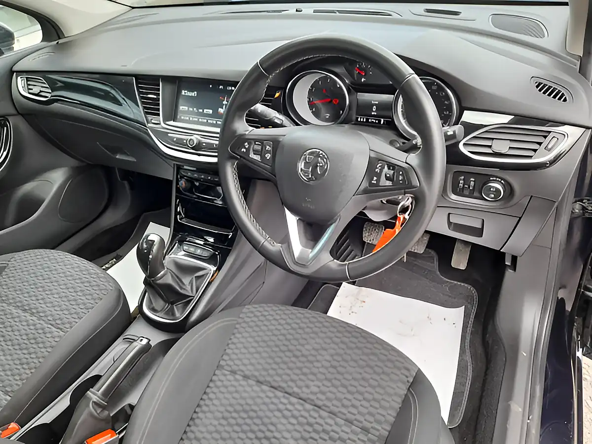 Used 2018 Vauxhall Astra Sri Blue - Interior and Exterior details 15