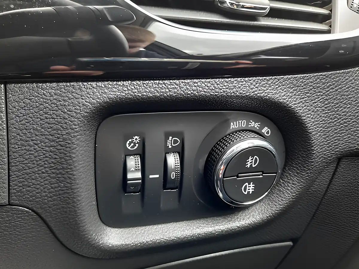 Used 2018 Vauxhall Astra Sri Blue - Interior and Exterior details 17