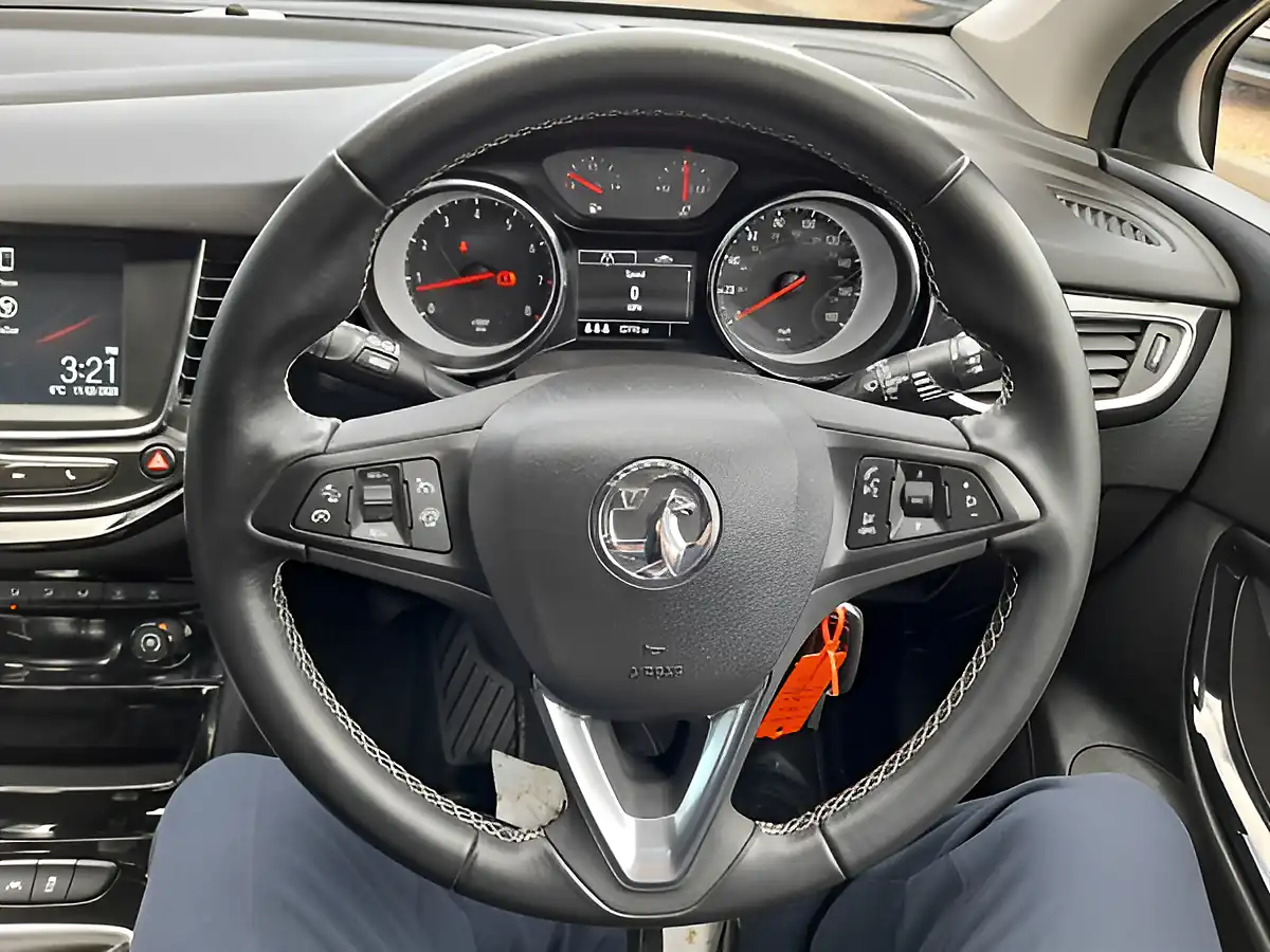 Used 2018 Vauxhall Astra Sri Blue - Interior and Exterior details 19