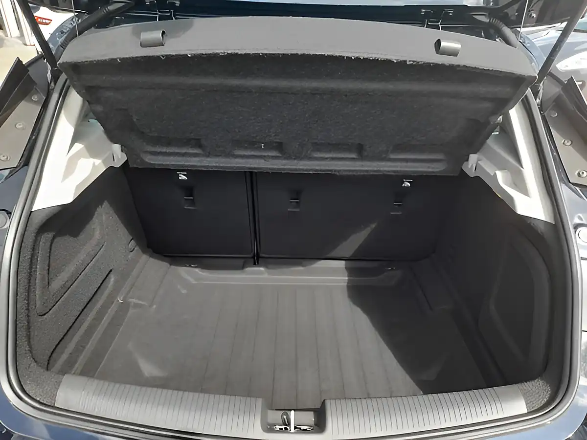 Used 2018 Vauxhall Astra Sri Blue - Interior and Exterior details 8