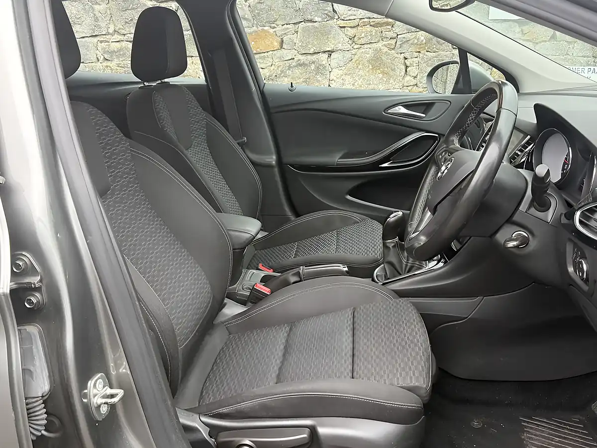 Used 2018 Vauxhall Astra Sri Grey - Interior and Exterior details 5