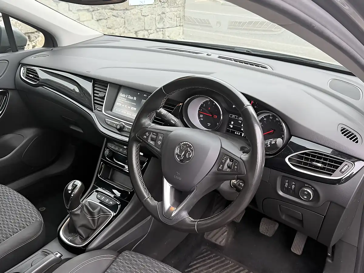 Used 2018 Vauxhall Astra Sri Grey - Interior and Exterior details 6