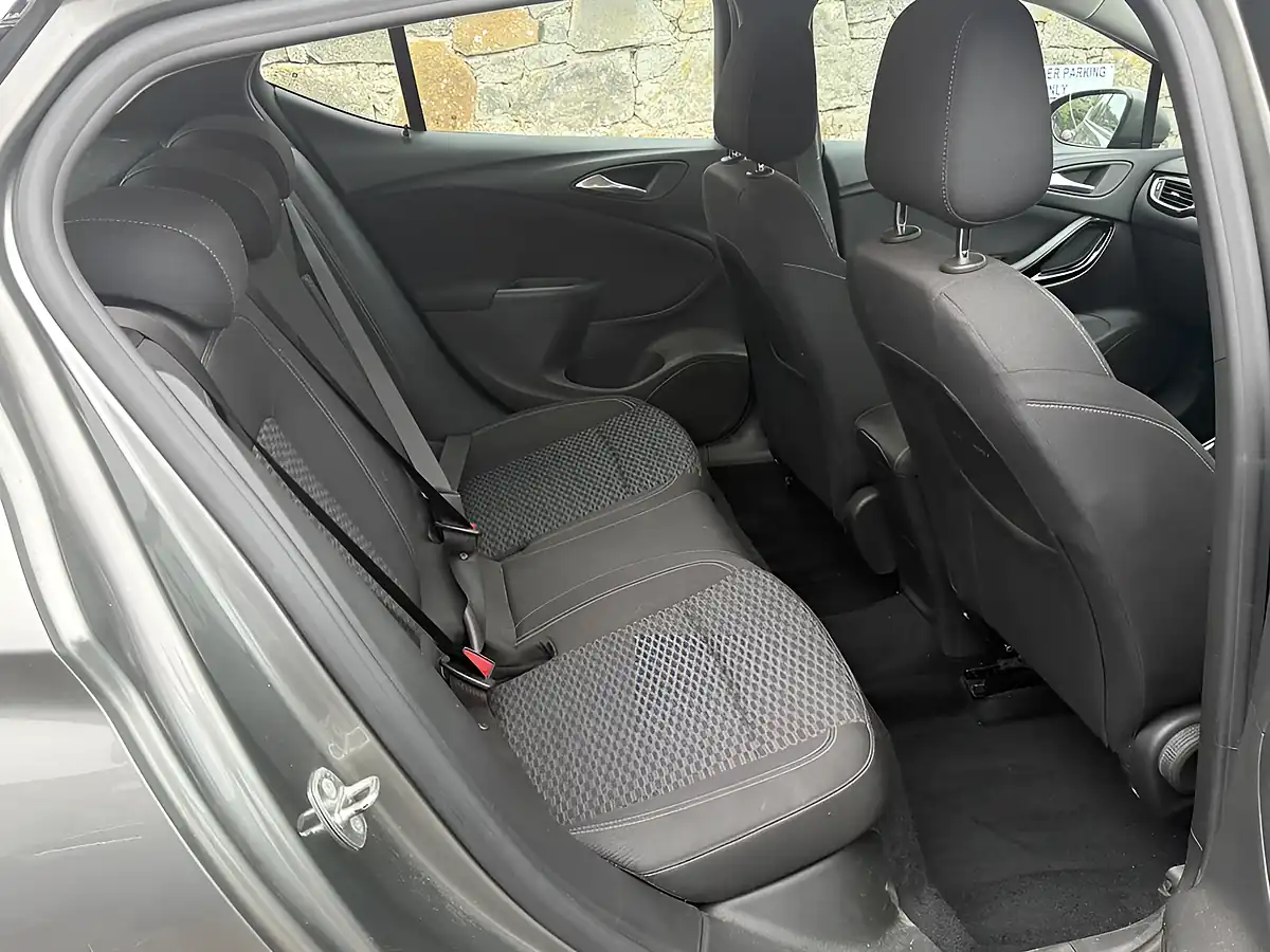 Used 2018 Vauxhall Astra Sri Grey - Interior and Exterior details 7
