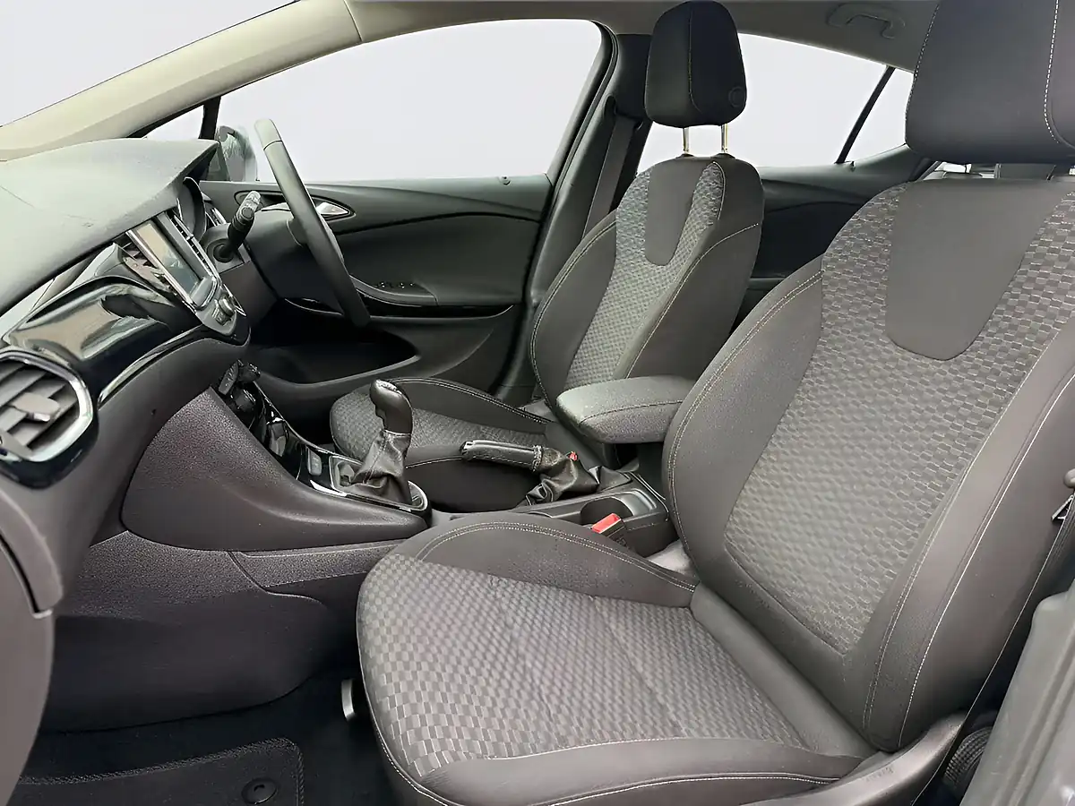 Used 2018 Vauxhall Astra Sri Grey - Interior and Exterior details 13
