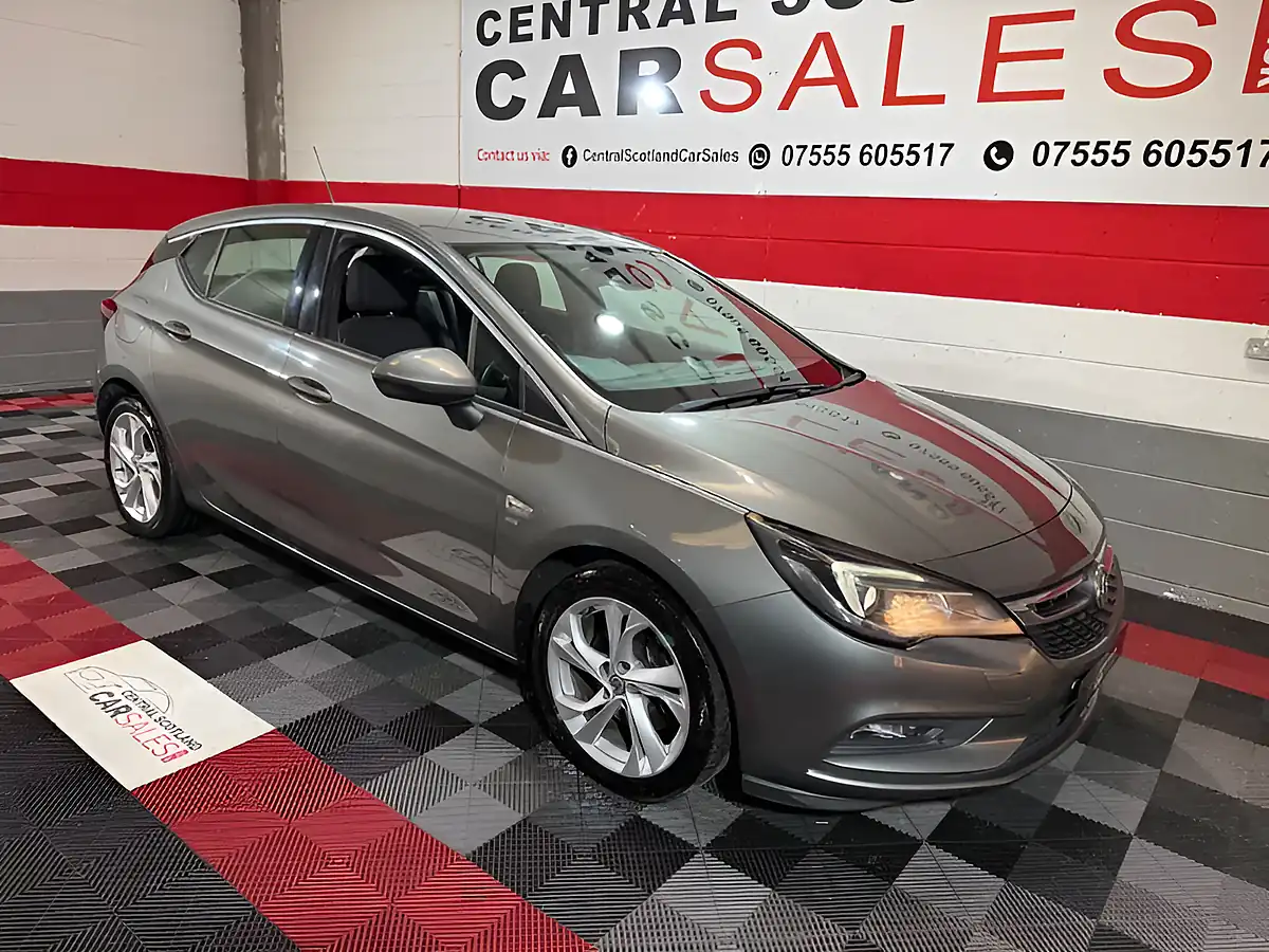 Used 2018 Vauxhall Astra Sri Grey - Front View