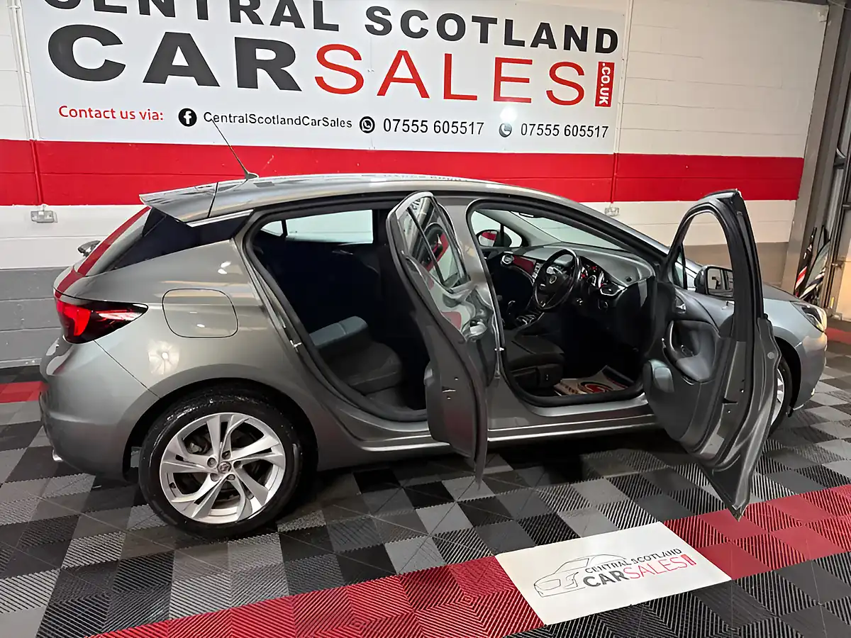 Used 2018 Vauxhall Astra Sri Grey - Interior and Exterior details 18