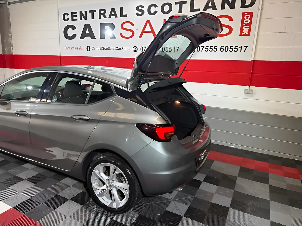 Used 2018 Vauxhall Astra Sri Grey - Interior and Exterior details 9