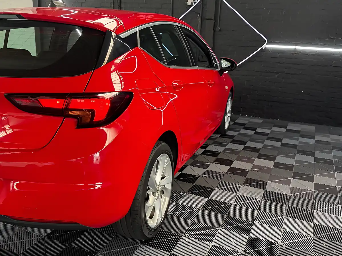 Used 2018 Vauxhall Astra Sri Lava Red - Interior and Exterior details 13
