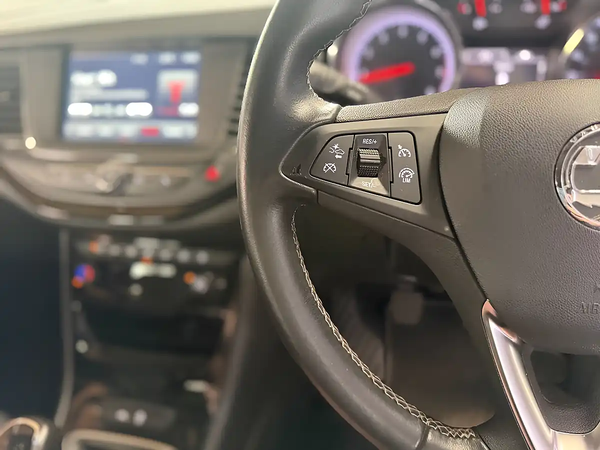 Used 2018 Vauxhall Astra Sri Lava Red - Interior and Exterior details 5