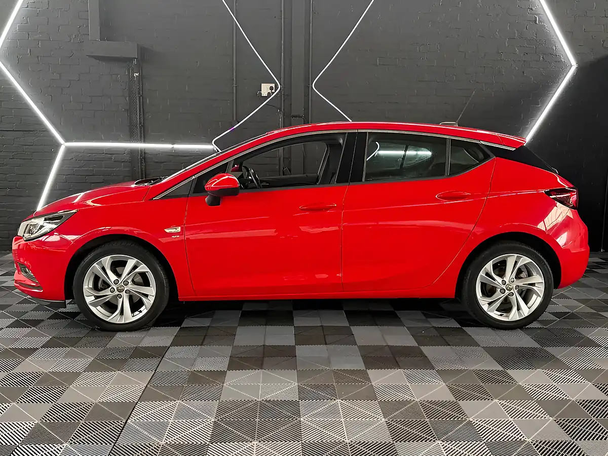 Used 2018 Vauxhall Astra Sri Lava Red - Interior and Exterior details 9