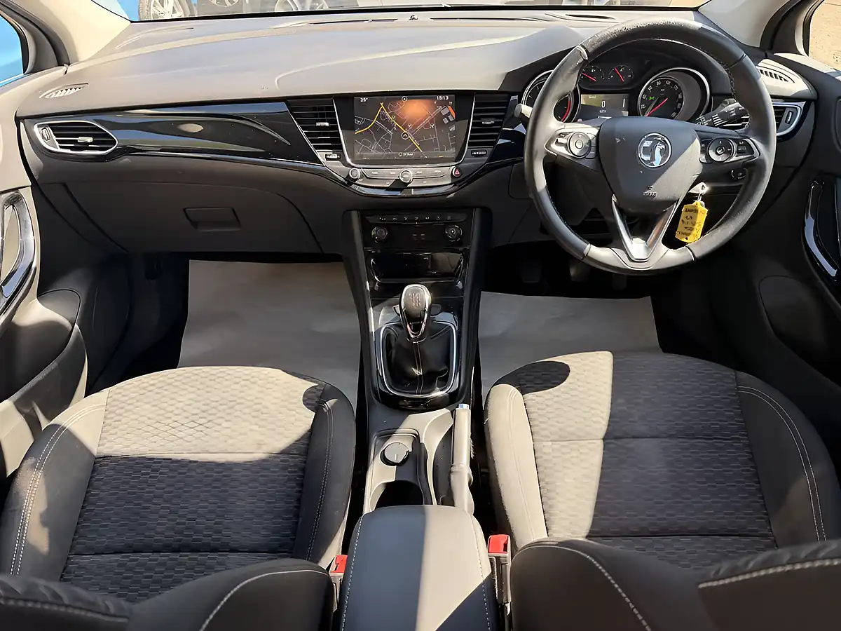 Used 2018 Vauxhall Astra Sri Nav Black - Interior and Exterior details 13