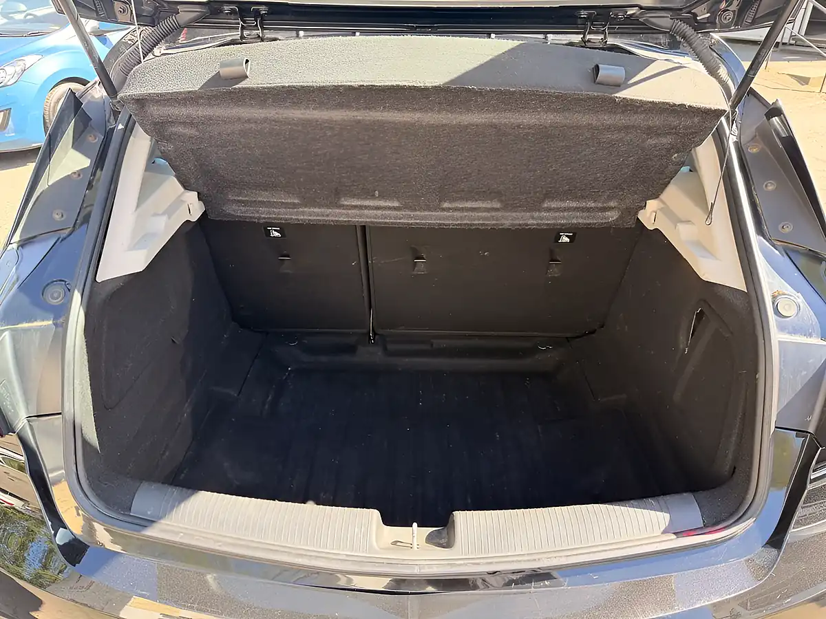 Used 2018 Vauxhall Astra Sri Nav Black - Interior and Exterior details 14