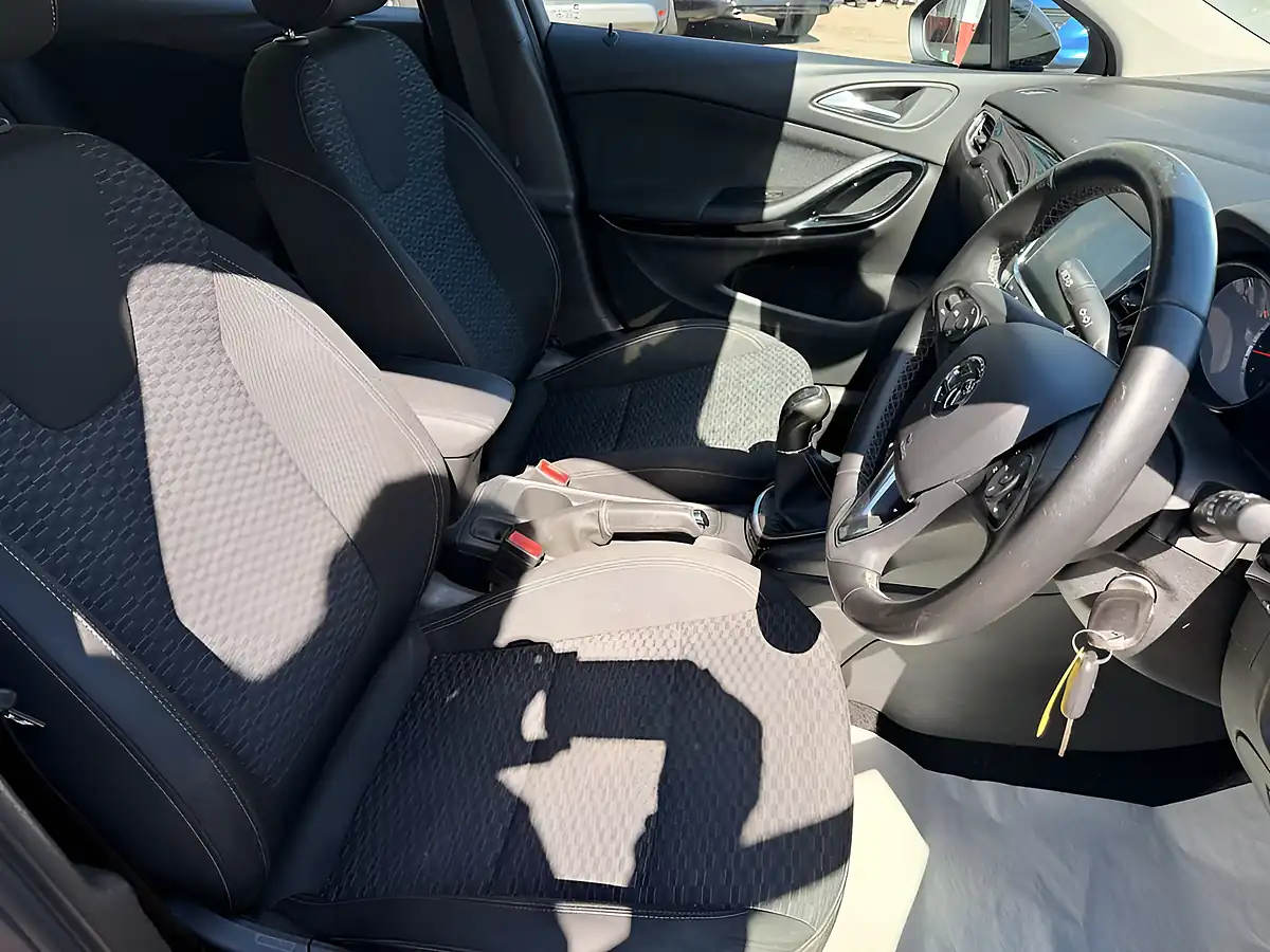 Used 2018 Vauxhall Astra Sri Nav Black - Interior and Exterior details 18