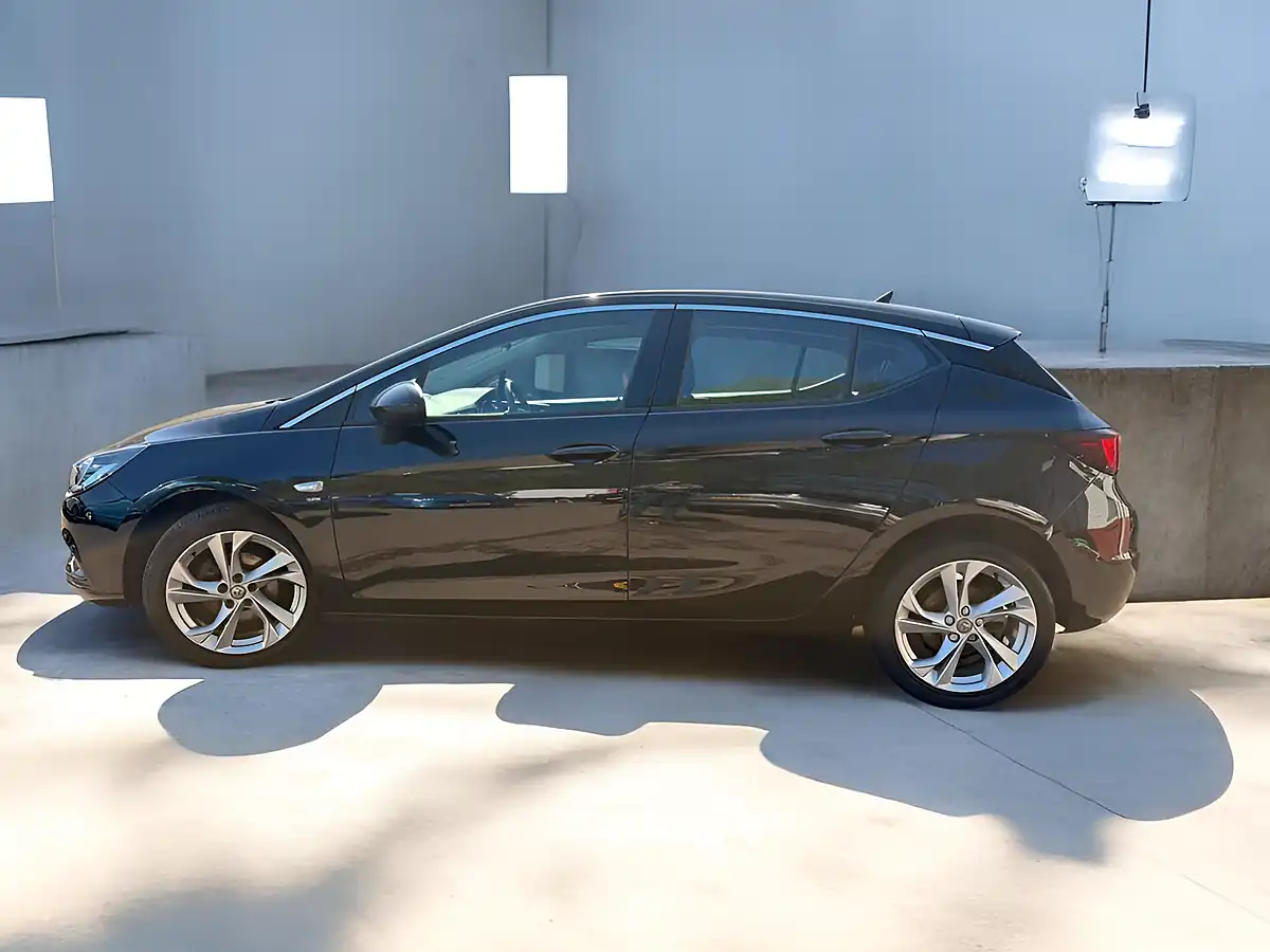 Used 2018 Vauxhall Astra Sri Nav Black - Interior and Exterior details 3
