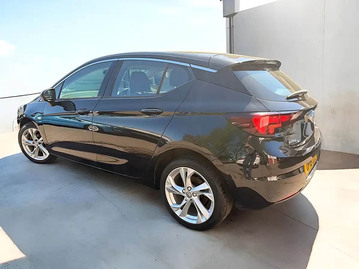 Used 2018 Vauxhall Astra Sri Nav Black - Interior and Exterior details 4
