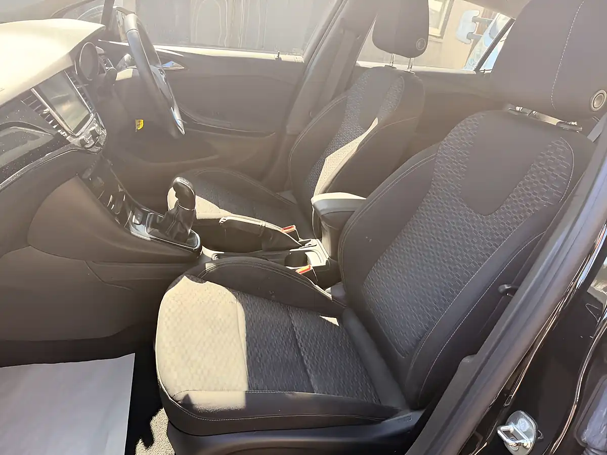 Used 2018 Vauxhall Astra Sri Nav Black - Interior and Exterior details 9