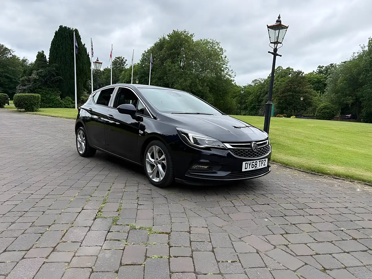 Used 2018 Vauxhall Astra Sri Nav Blue - Front View