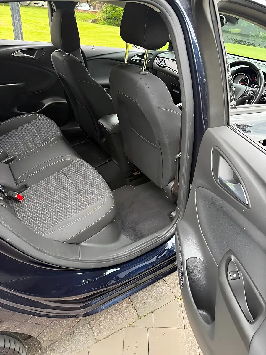 Used 2018 Vauxhall Astra Sri Nav Blue - Interior and Exterior details 15