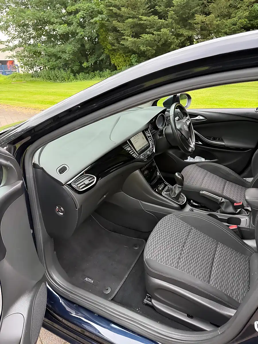 Used 2018 Vauxhall Astra Sri Nav Blue - Interior and Exterior details 16