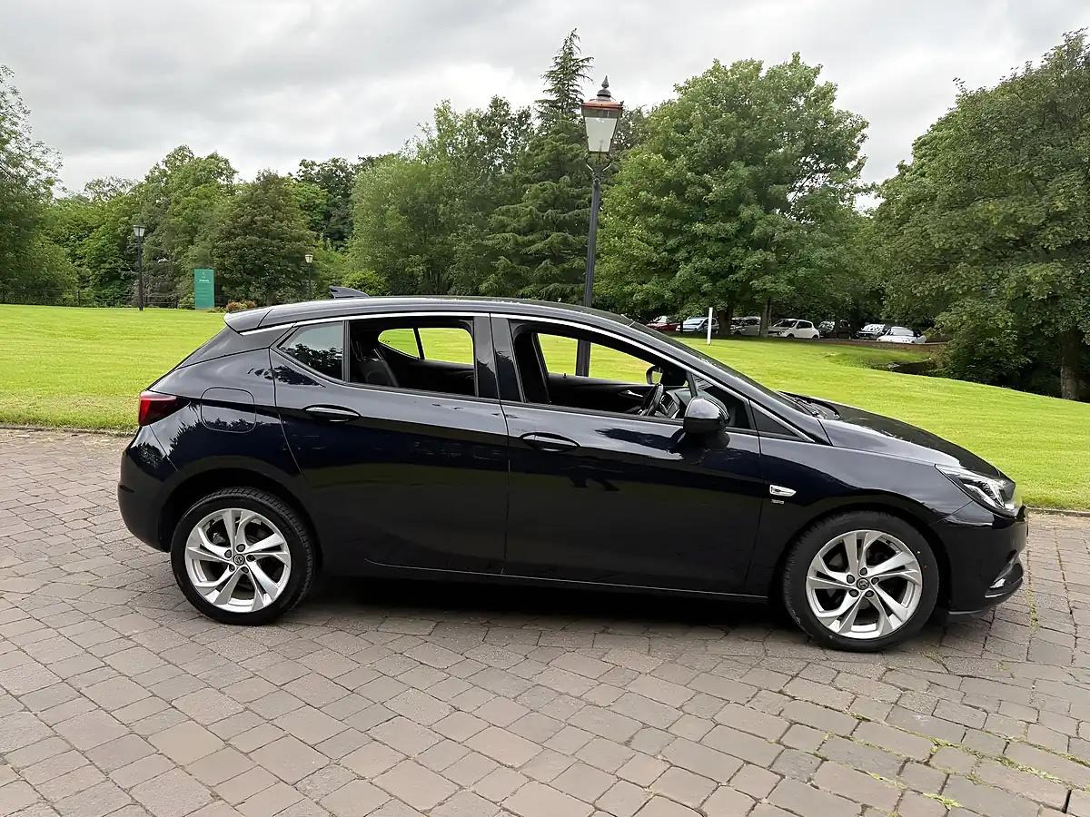 Used 2018 Vauxhall Astra Sri Nav Blue - Interior and Exterior details 3