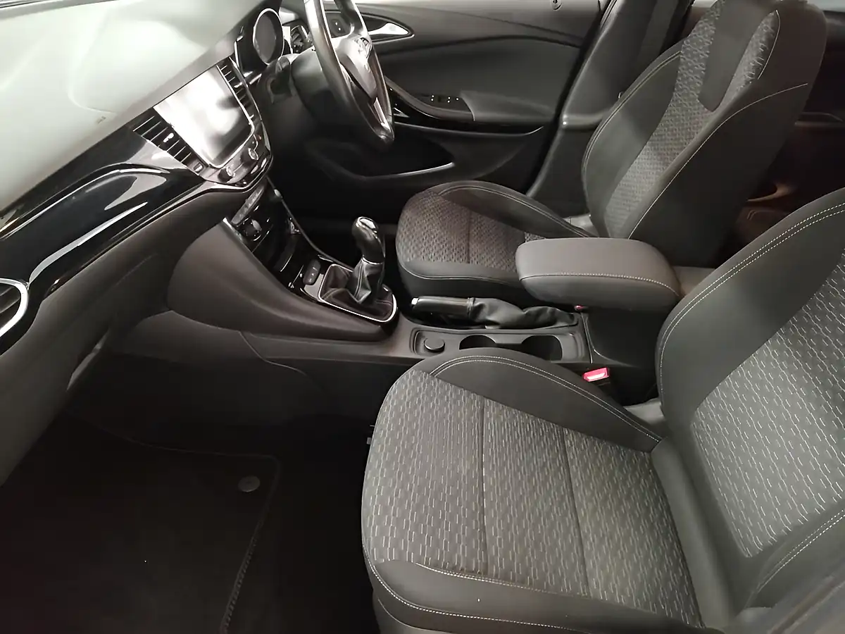 Used 2018 Vauxhall Astra Sri Nav Dark Moon Blue - Interior and Exterior details 20