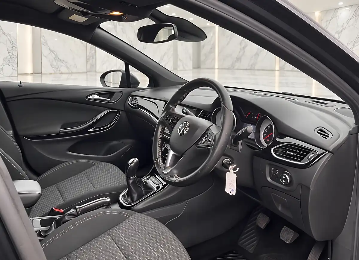 Used 2018 Vauxhall Astra Sri Nav Grey - Interior and Exterior details 9