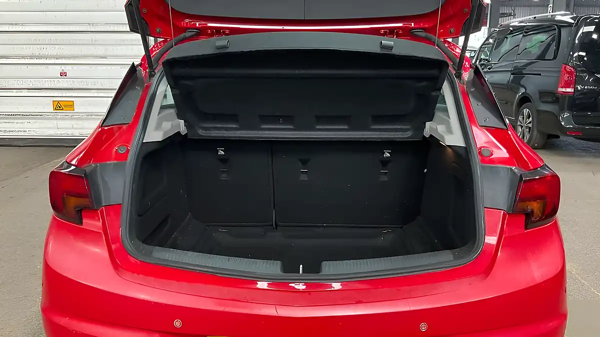 Used 2018 Vauxhall Astra Sri Nav Red - Interior and Exterior details 14