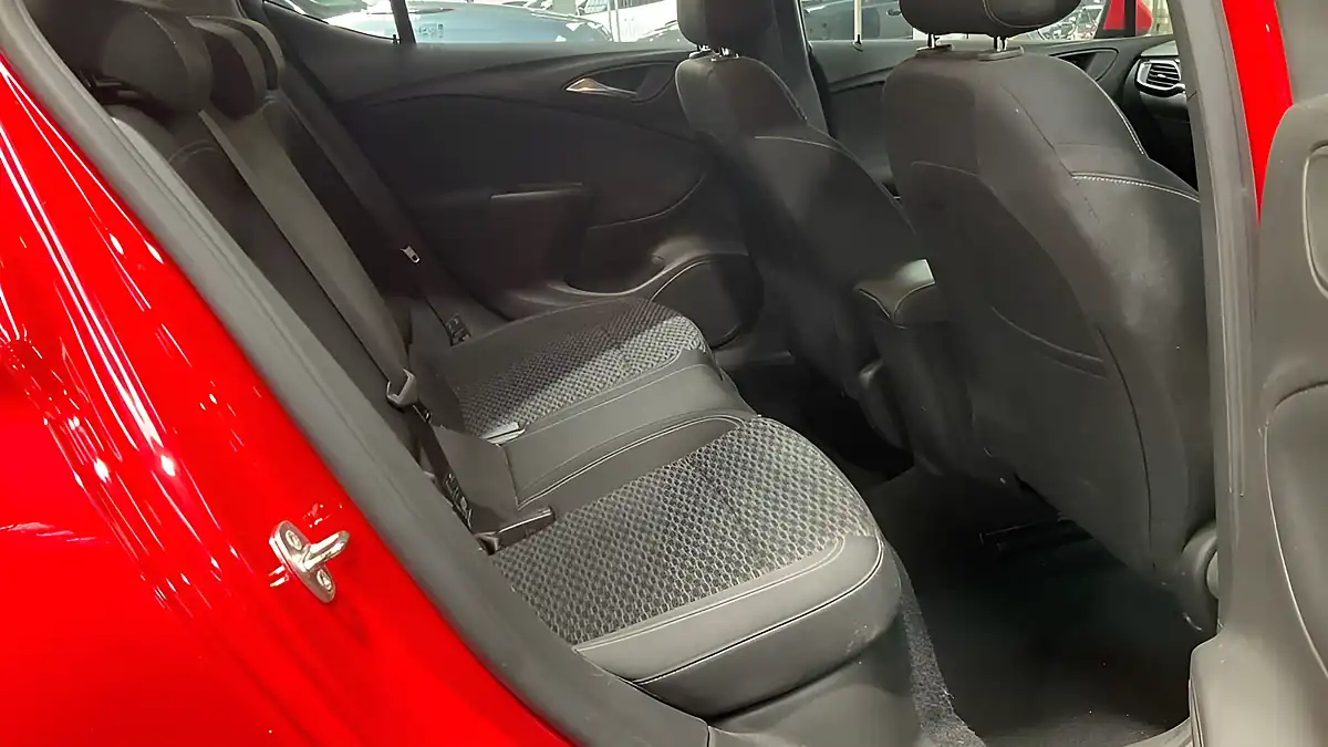 Used 2018 Vauxhall Astra Sri Nav Red - Interior and Exterior details 9