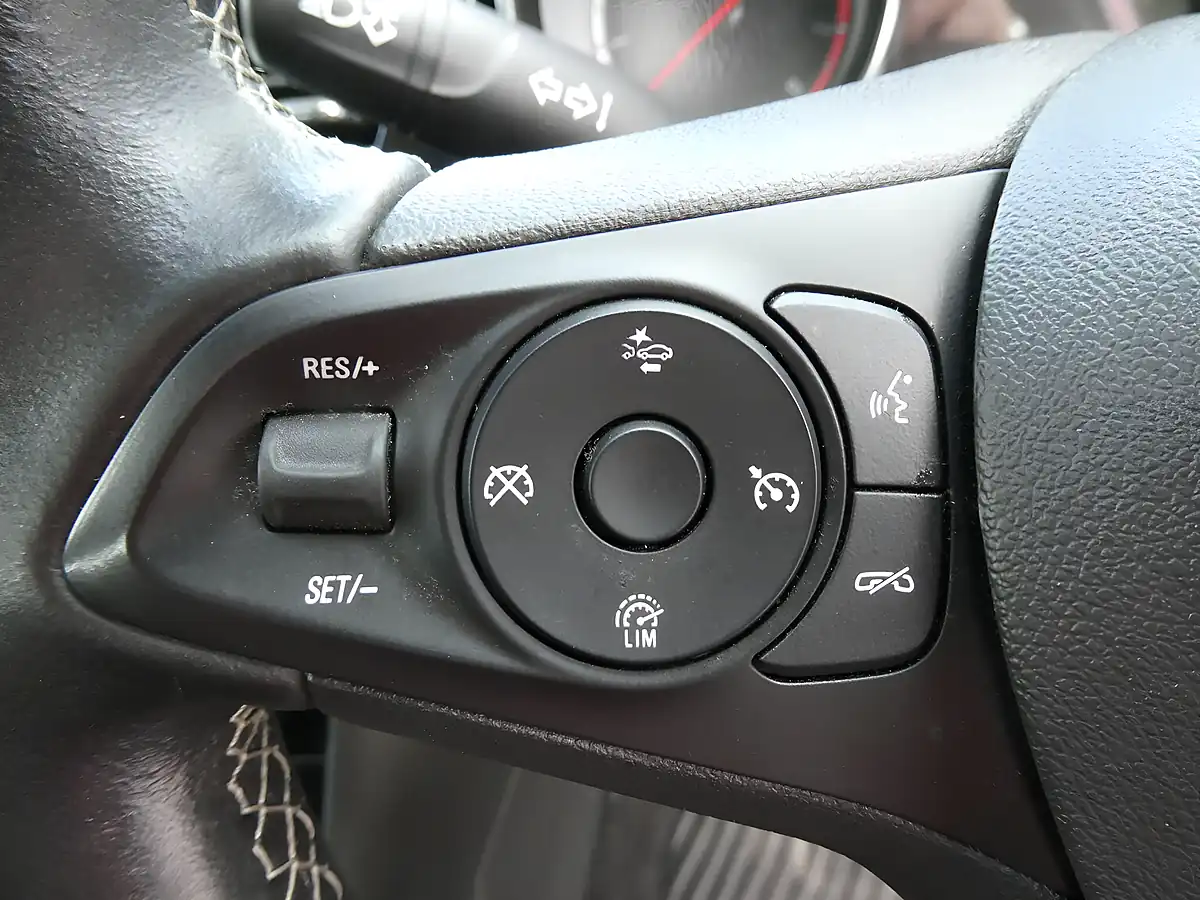 Used 2018 Vauxhall Astra Sri Nav Red - Interior and Exterior details 11