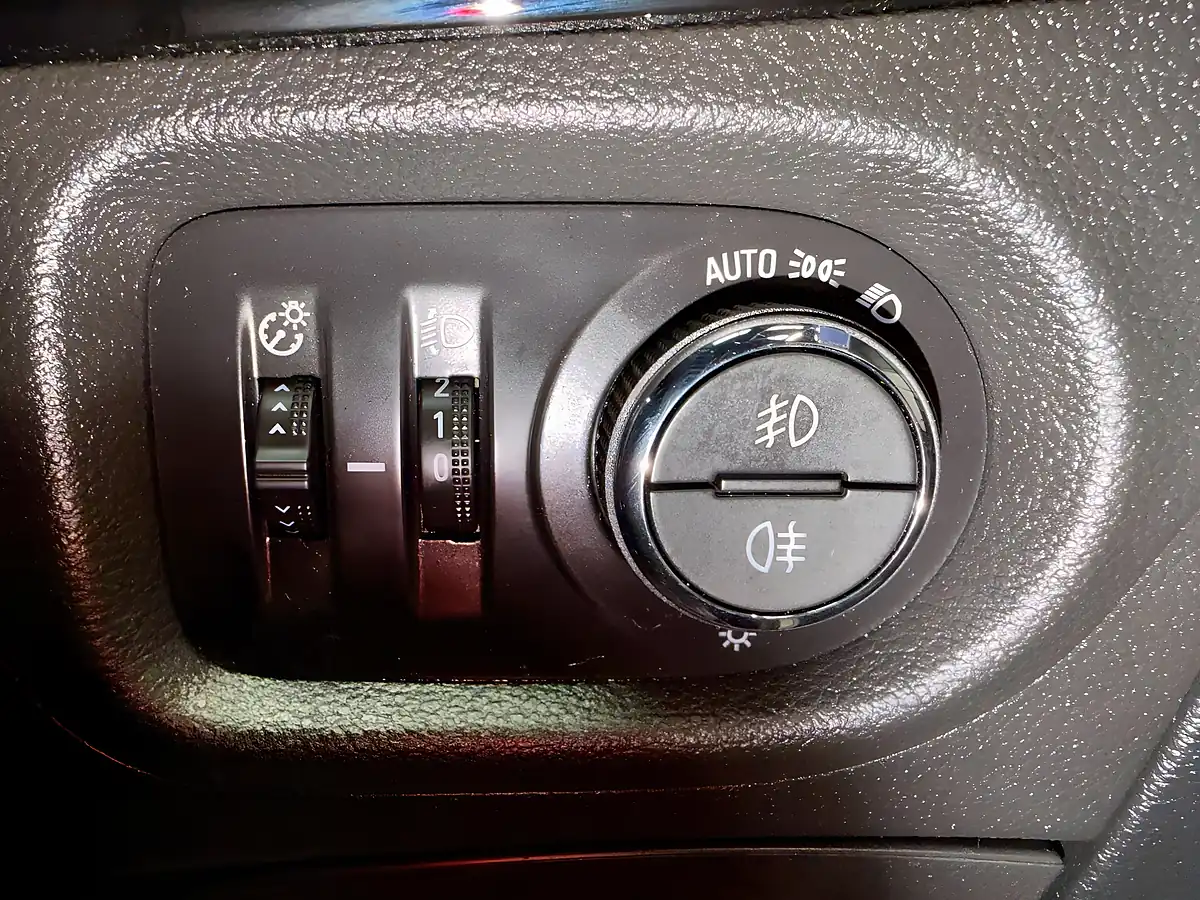 Used 2018 Vauxhall Astra Sri Nav Silver - Interior and Exterior details 11