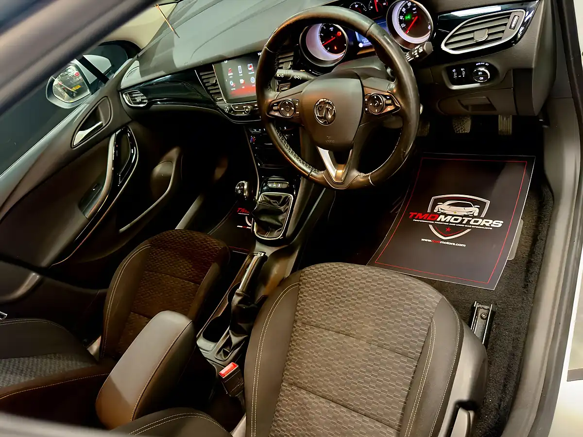 Used 2018 Vauxhall Astra Sri Nav Silver - Interior and Exterior details 13