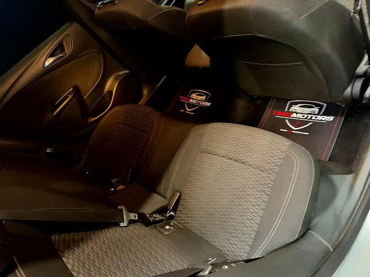 Used 2018 Vauxhall Astra Sri Nav Silver - Interior and Exterior details 18
