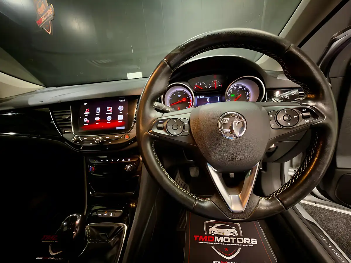 Used 2018 Vauxhall Astra Sri Nav Silver - Interior and Exterior details 8