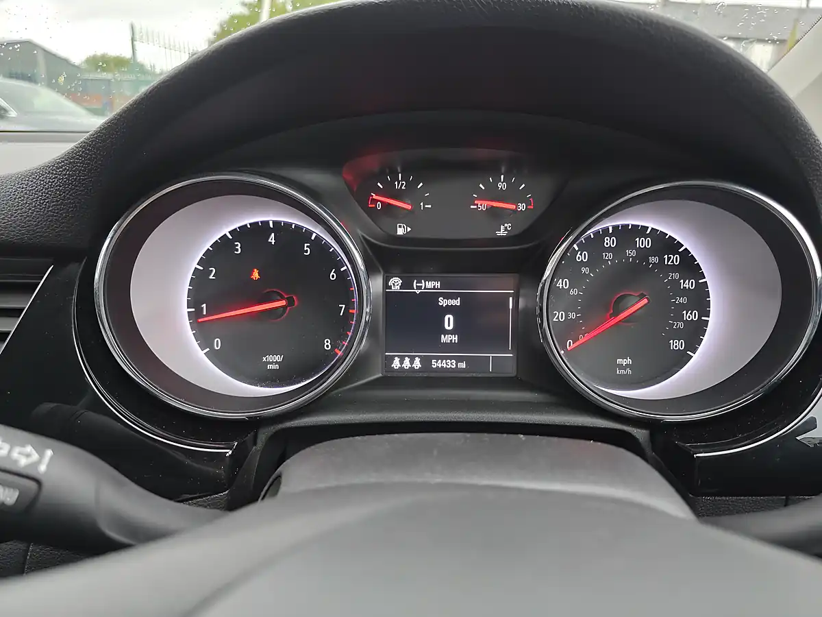 Used 2018 Vauxhall Astra Sri Red - Interior and Exterior details 11