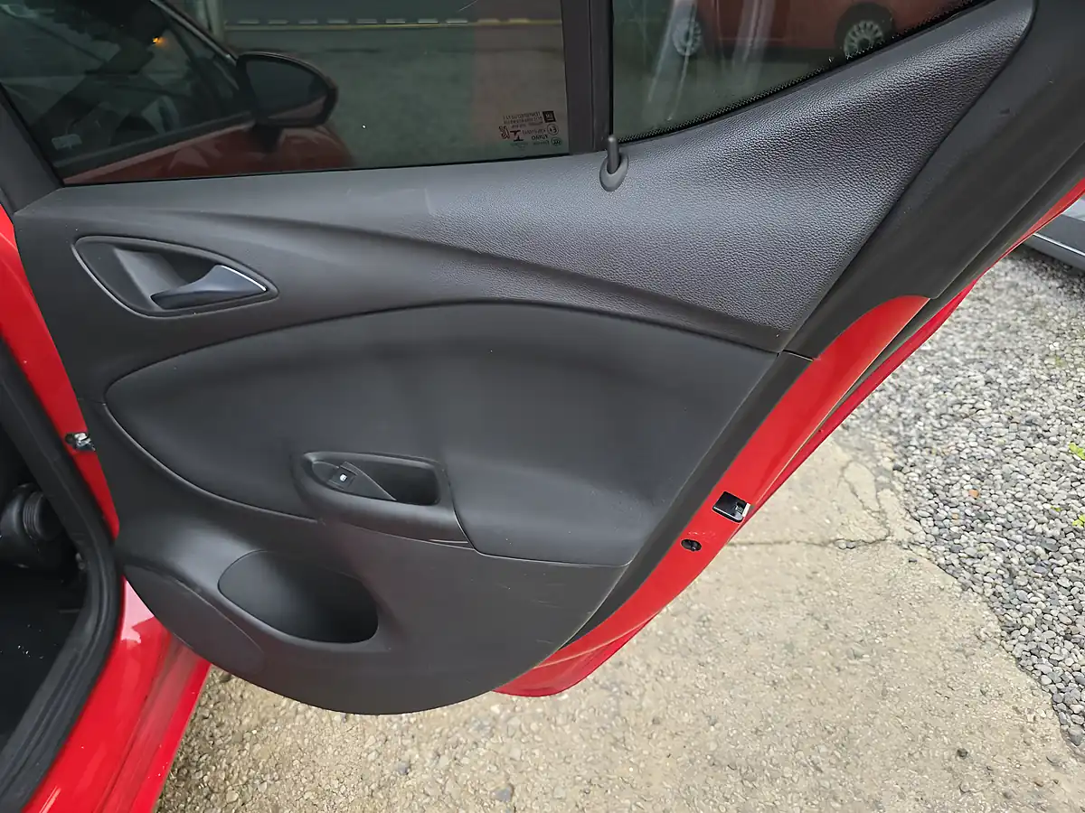 Used 2018 Vauxhall Astra Sri Red - Interior and Exterior details 14