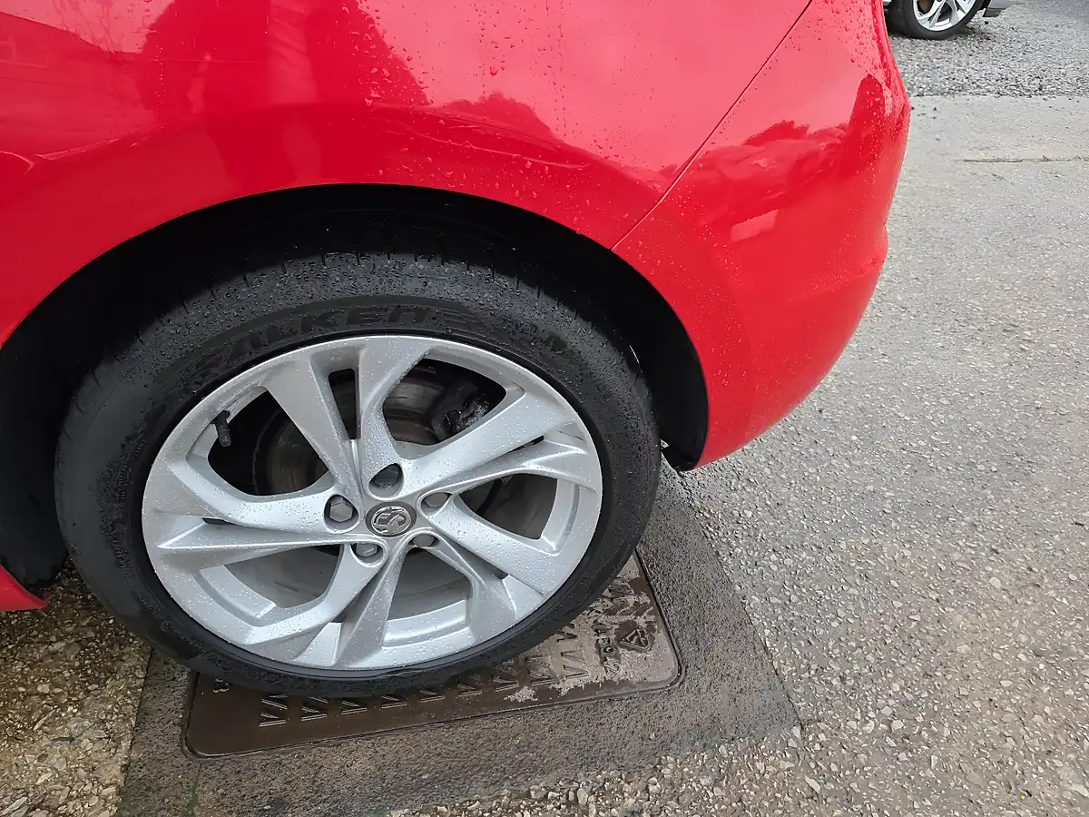 Used 2018 Vauxhall Astra Sri Red - Interior and Exterior details 18