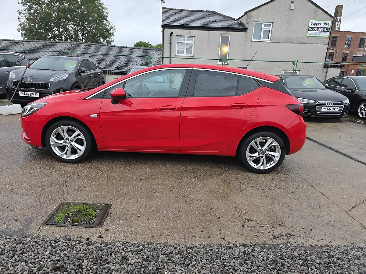 Used 2018 Vauxhall Astra Sri Red - Interior and Exterior details 4