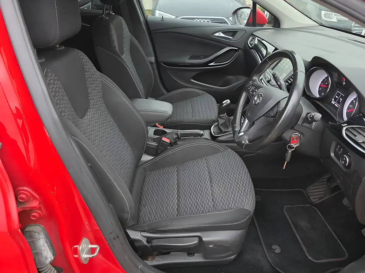 Used 2018 Vauxhall Astra Sri Red - Interior and Exterior details 9