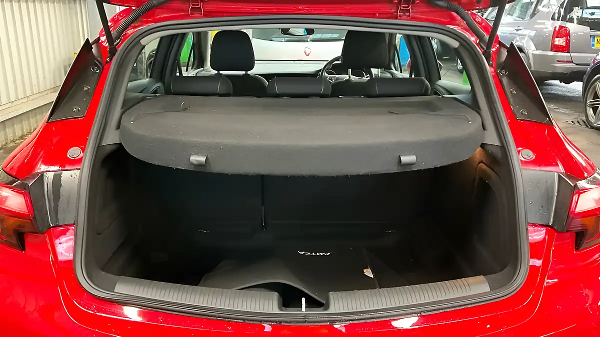 Used 2018 Vauxhall Astra Sri Red - Interior and Exterior details 11