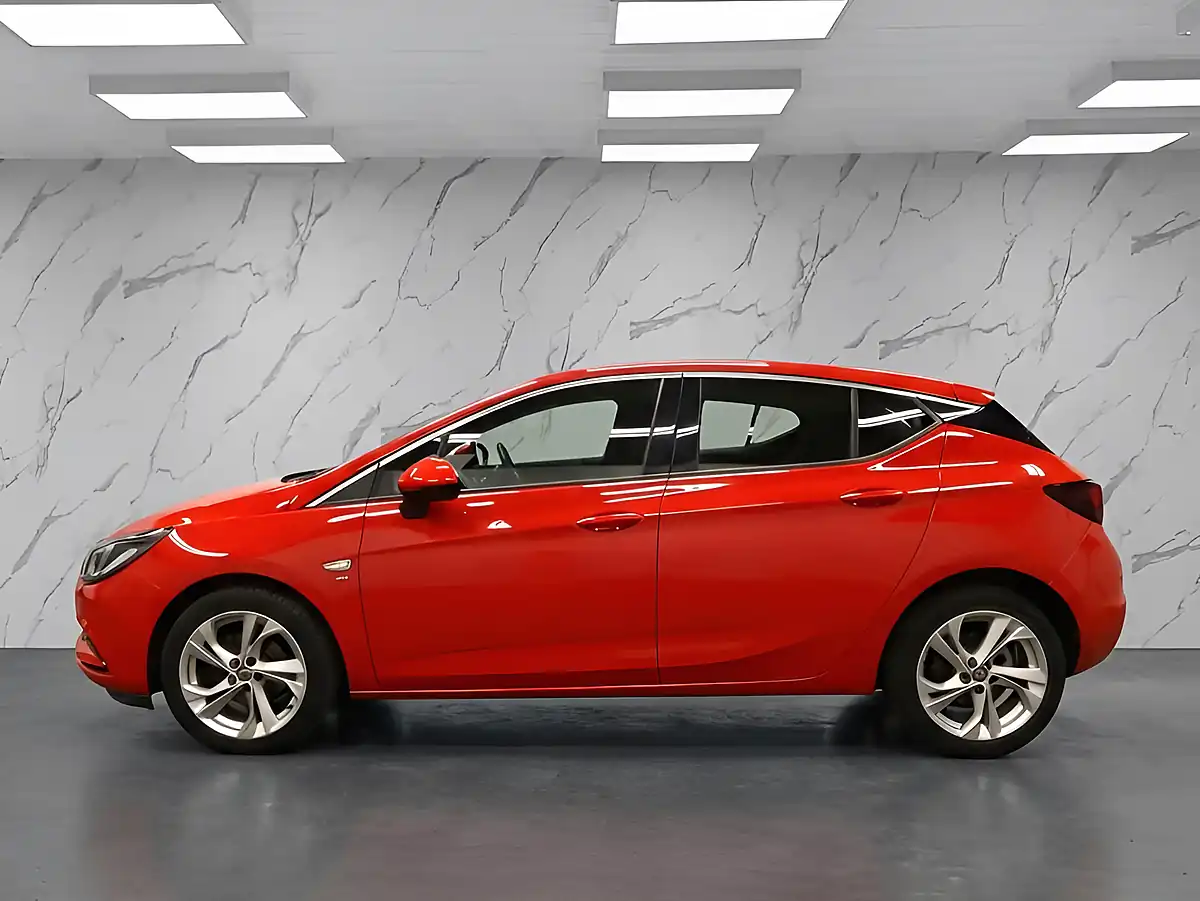 Used 2018 Vauxhall Astra Sri Red - Interior and Exterior details 5
